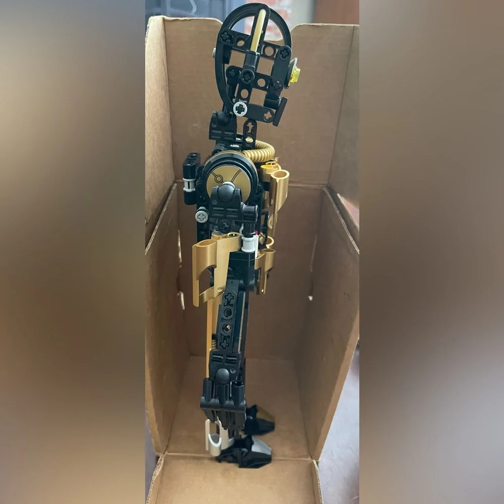 Lego Technic C-3PO Starwars 8007-1 Gold and Black Robot Figure - Picture 2 of 7